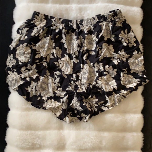 Brandy Melville floral cozy shorts - Picture 2 of 3